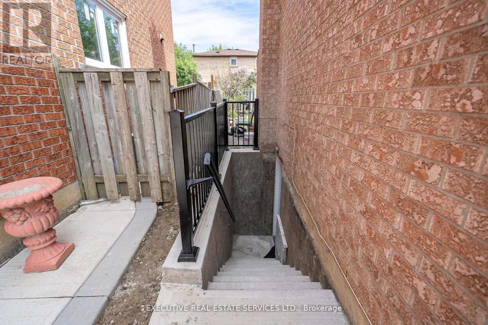 13 Stillwater Crescent, Brampton, Ontario  L6X 3K6 - Photo 41 - W12204254