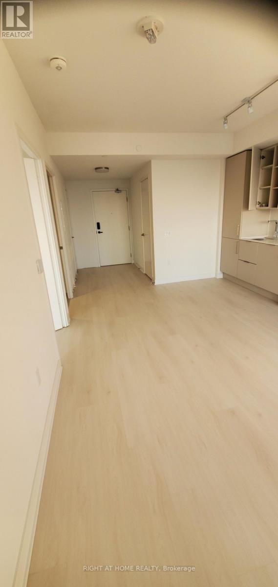 5105 - 3900 Confederation Parkway, Mississauga, Ontario  L5B 0M3 - Photo 4 - W12204257