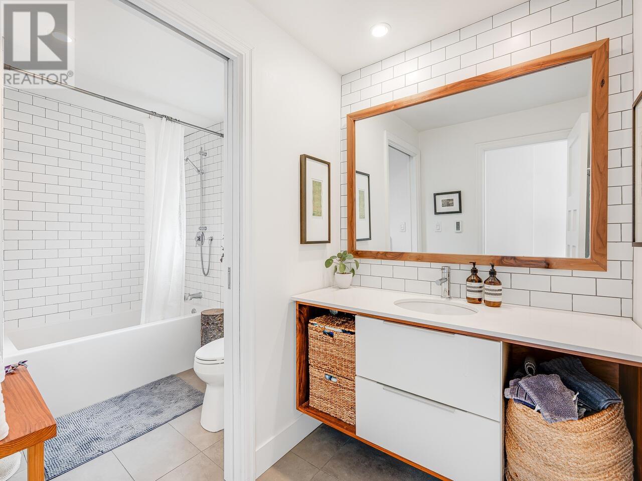 645 E 5th Street, North Vancouver, British Columbia  V7L 1M6 - Photo 11 - R3003329