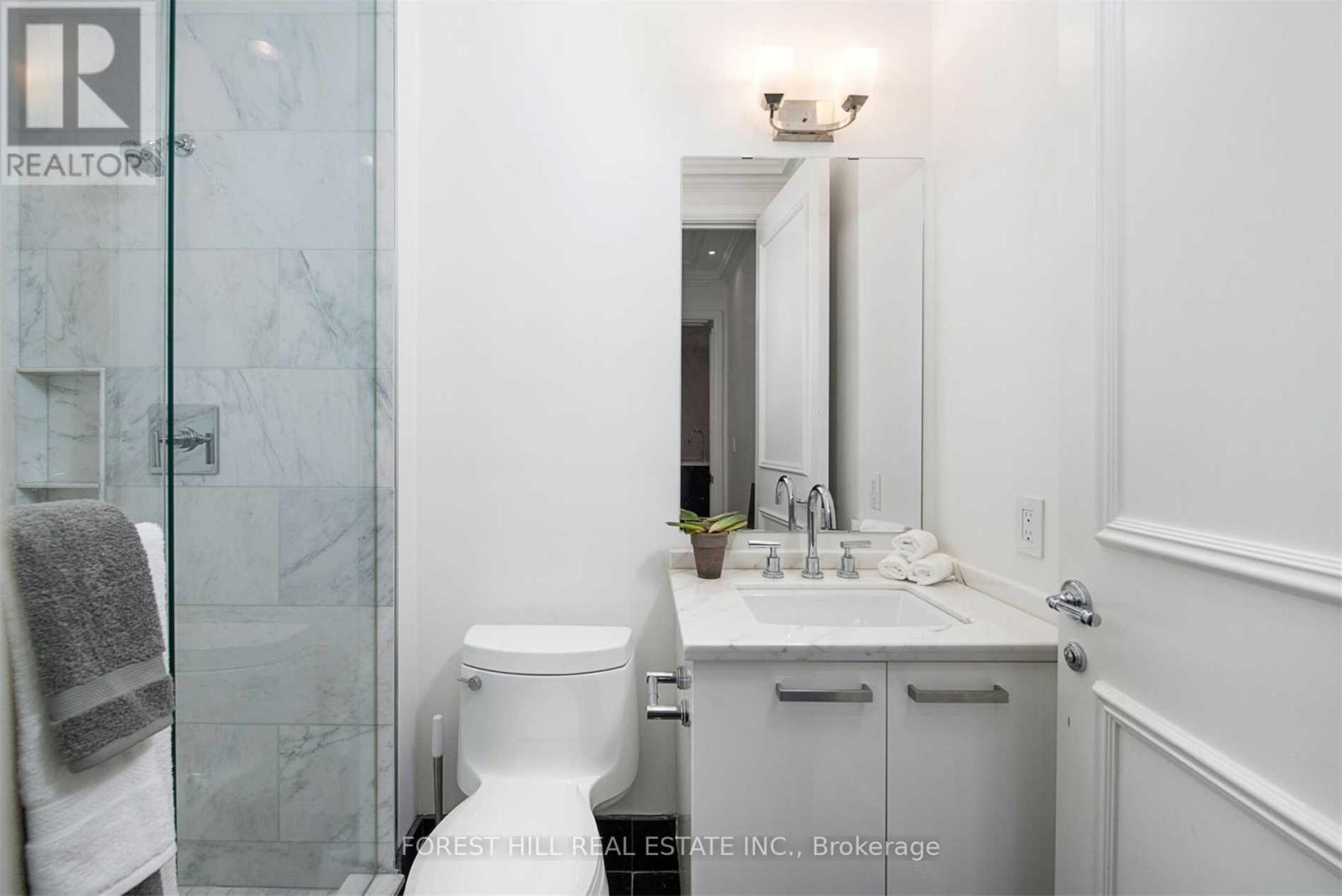 4202 - 311 Bay Street, Toronto, Ontario  M5H 4G5 - Photo 10 - C12204271
