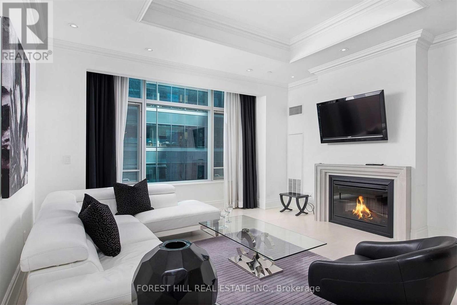 4202 - 311 Bay Street, Toronto, Ontario  M5H 4G5 - Photo 2 - C12204271