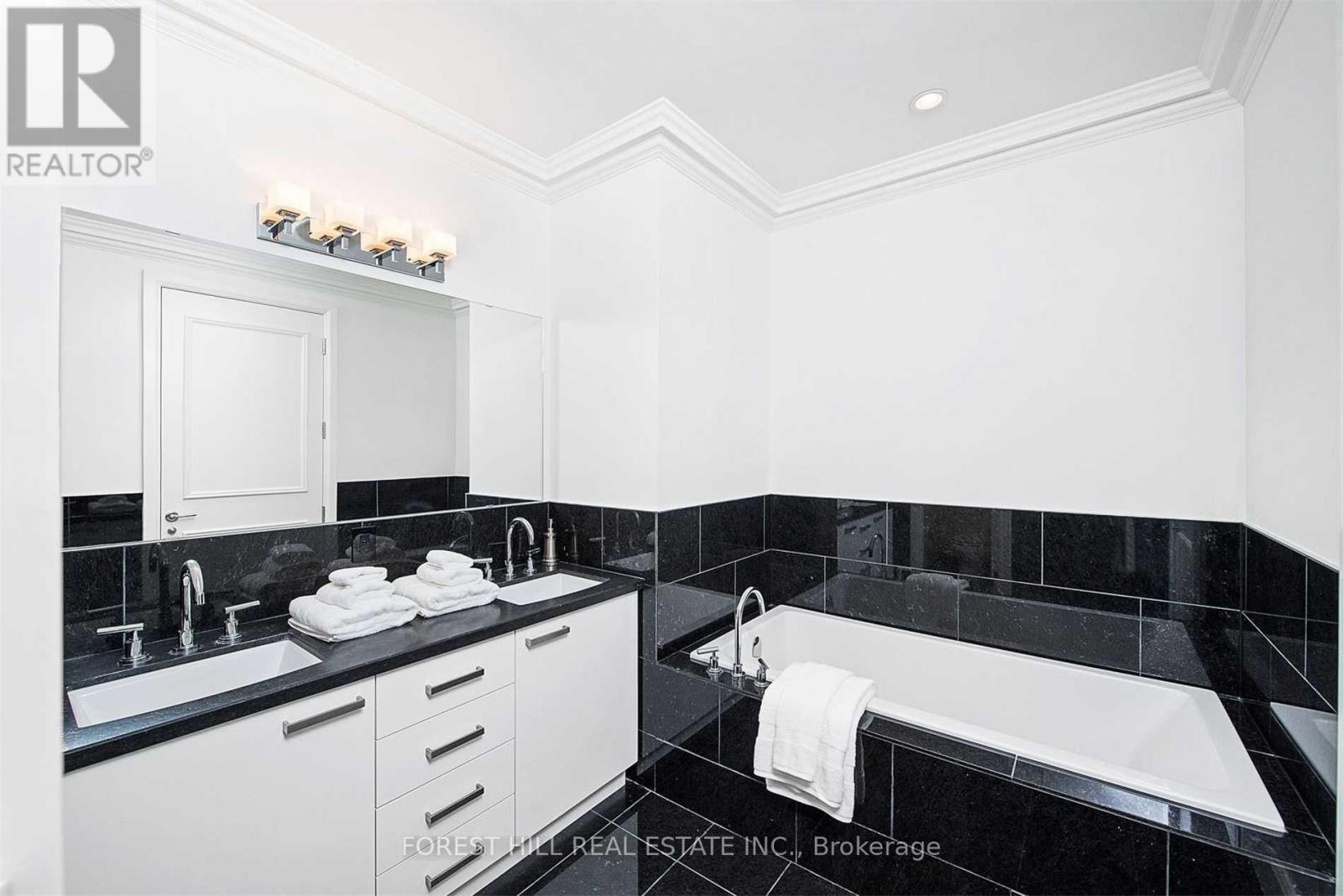 4202 - 311 Bay Street, Toronto, Ontario  M5H 4G5 - Photo 7 - C12204271