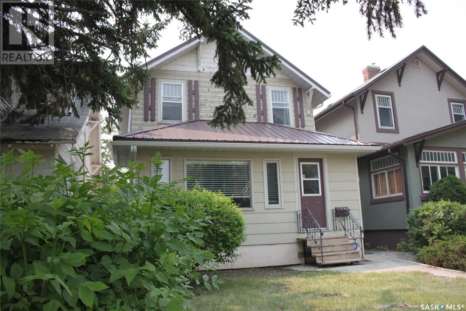 927 COLLEGE AVENUE, regina, Saskatchewan