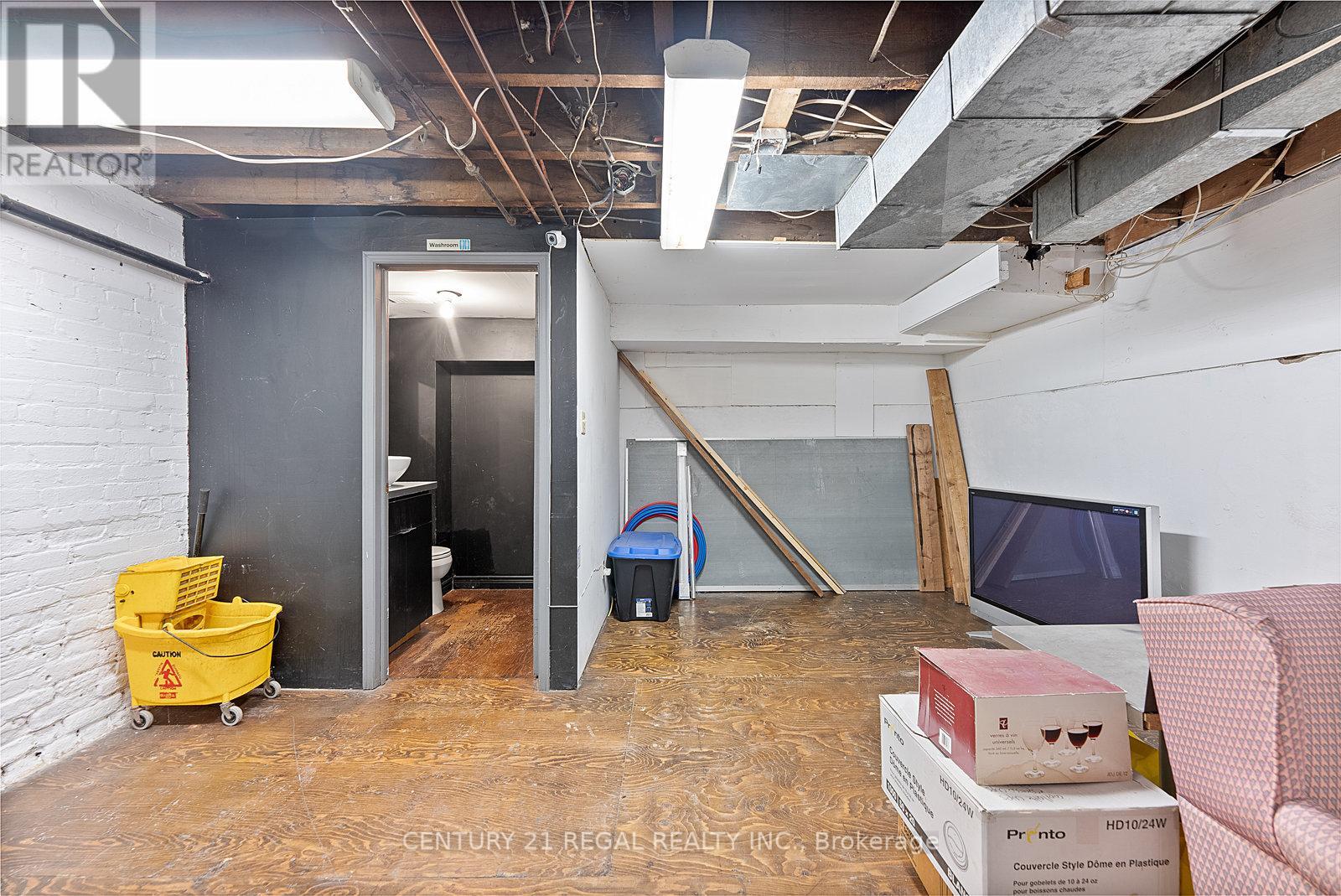 1664 Queen Street W, Toronto, Ontario  M6R 1B2 - Photo 39 - W12204273