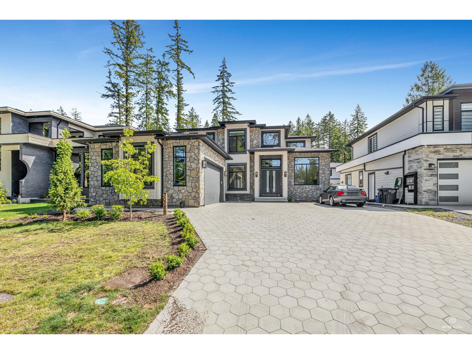 Property at 20264 27A AVENUE image 2