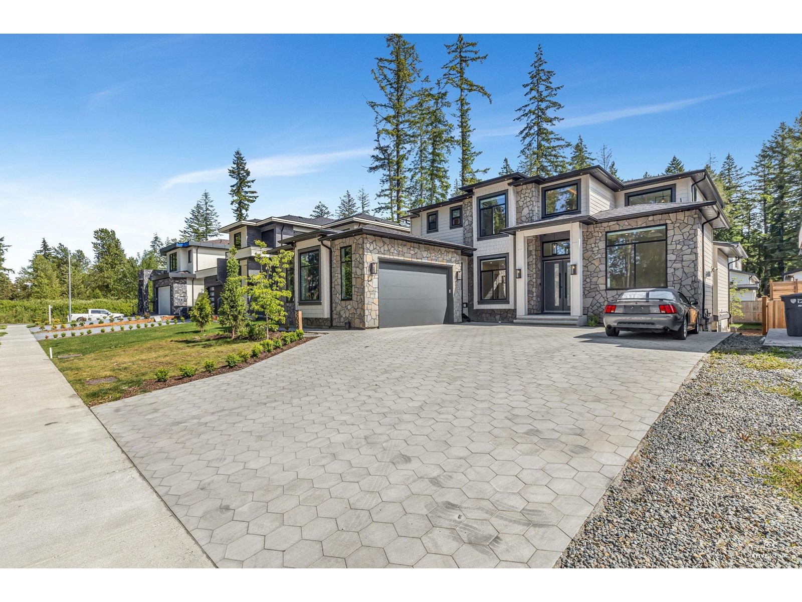 Property at 20264 27A AVENUE image 3