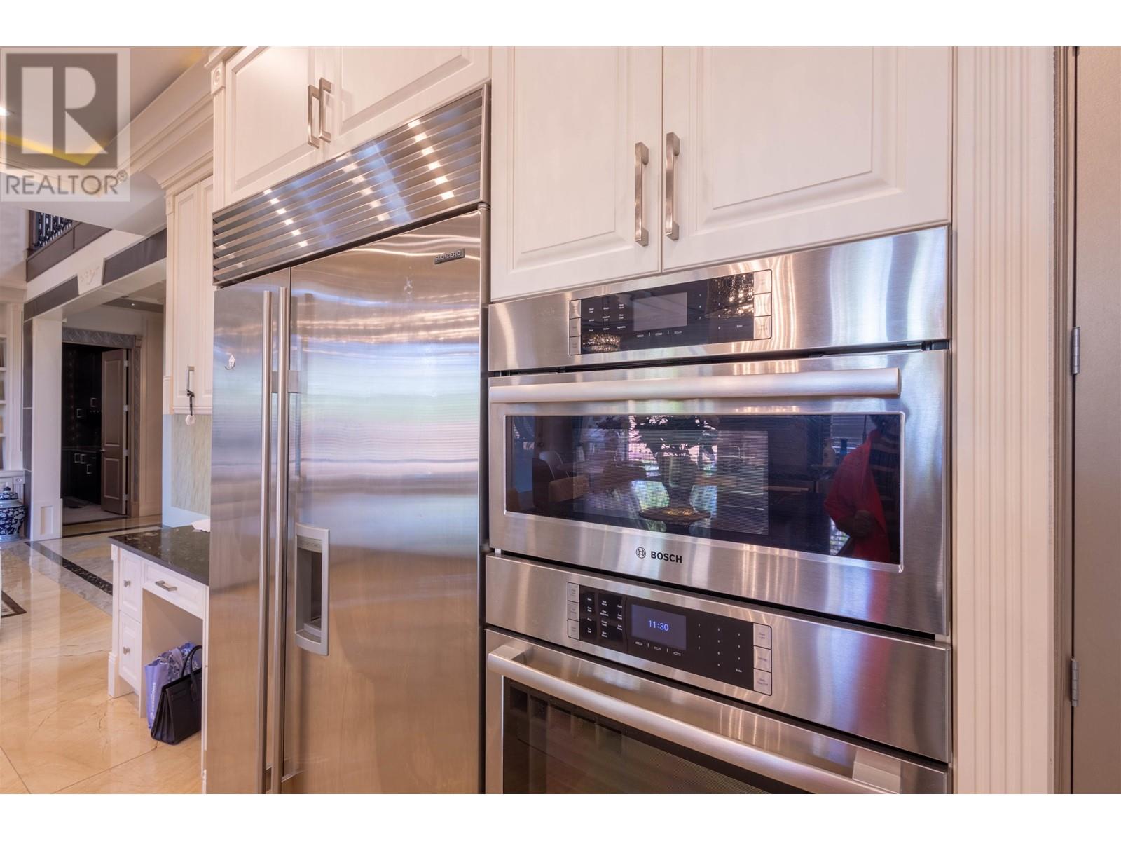 Listing Picture 10 of 30 : 3771 ROSAMOND AVENUE, Richmond / 烈治文 - 魯藝地產 Yvonne Lu Group - MLS Medallion Club Member