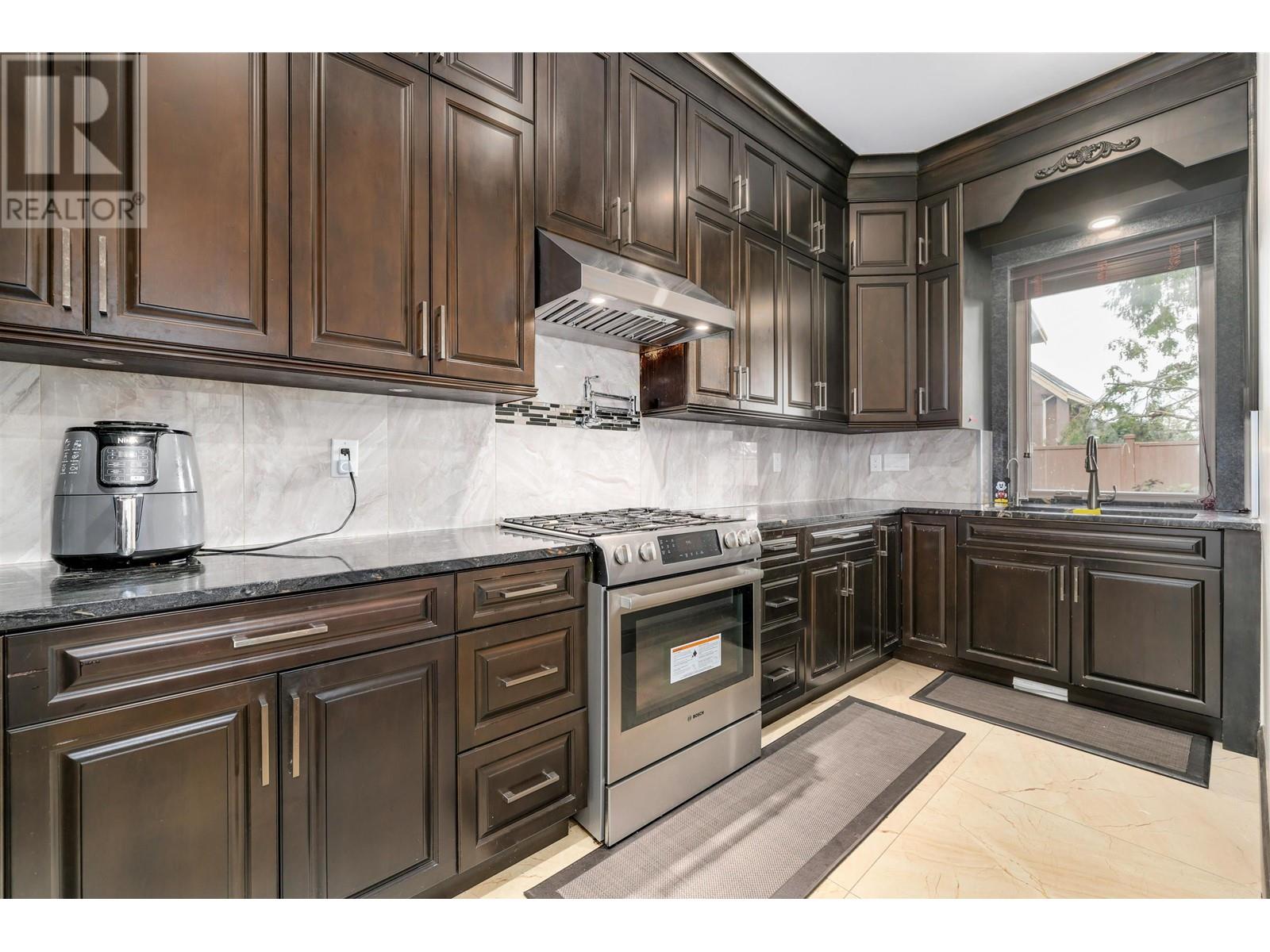 Listing Picture 7 of 30 : 3771 ROSAMOND AVENUE, Richmond / 烈治文 - 魯藝地產 Yvonne Lu Group - MLS Medallion Club Member