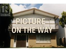 2135 E BROADWAY, Vancouver, British Columbia