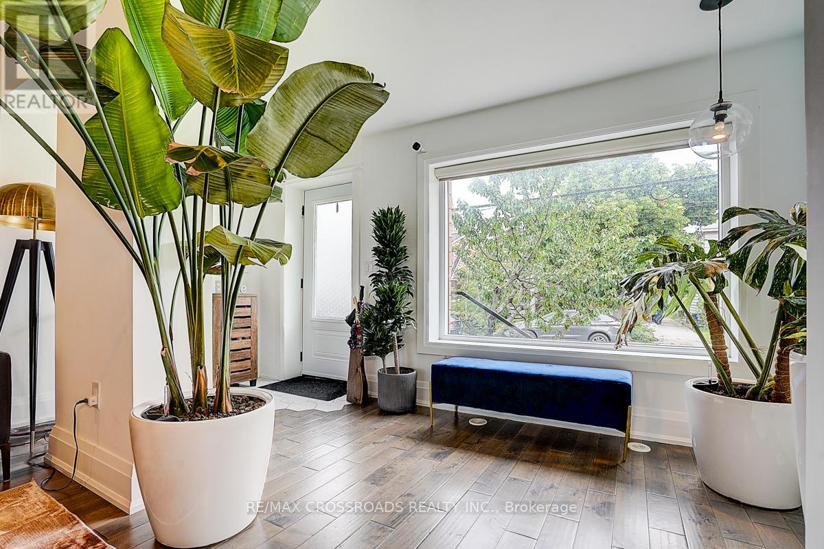 Property at 28 CHISHOLM AVENUE image 5