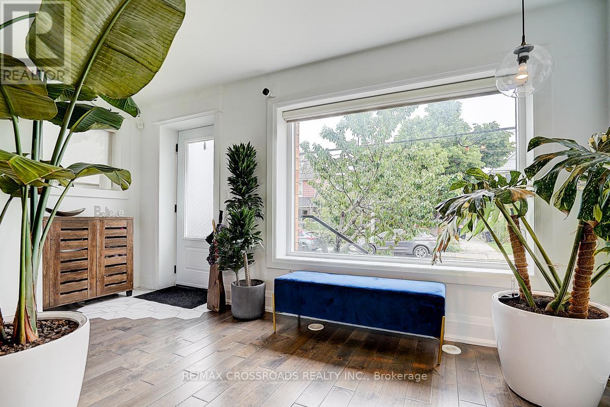 Property at 28 CHISHOLM AVENUE image 4