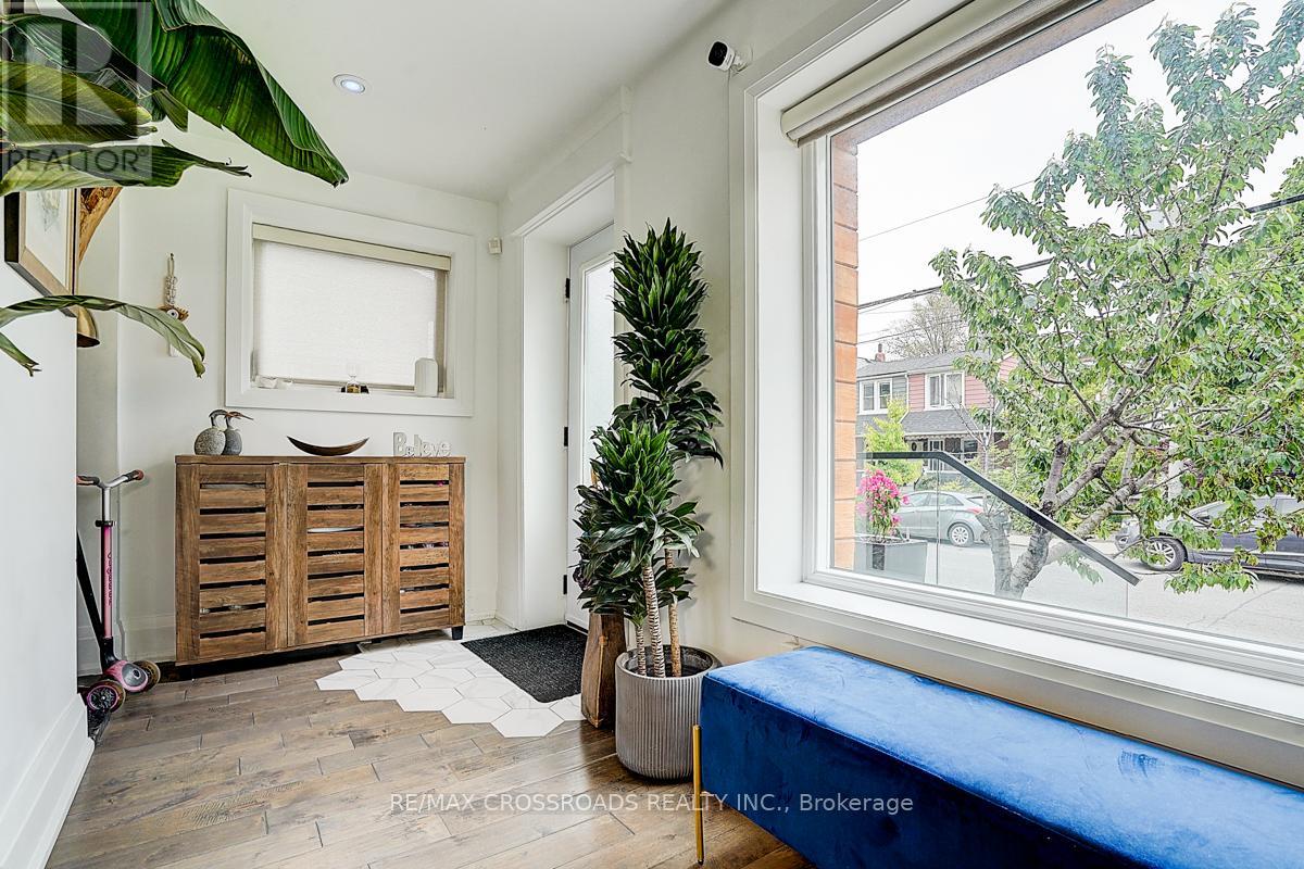 28 Chisholm Avenue, Toronto, Ontario  M4C 4V2 - Photo 6 - E12204279
