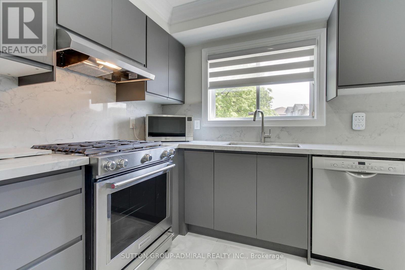 26 Carron Avenue, Vaughan, Ontario  L6A 1Y7 - Photo 9 - N12201184