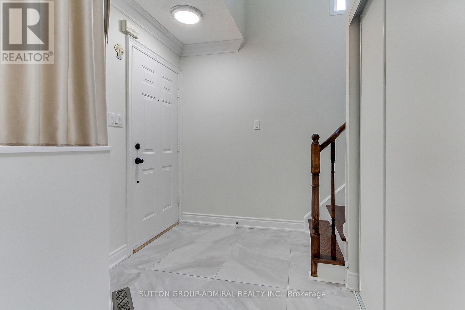 26 Carron Avenue, Vaughan, Ontario  L6A 1Y7 - Photo 5 - N12201184