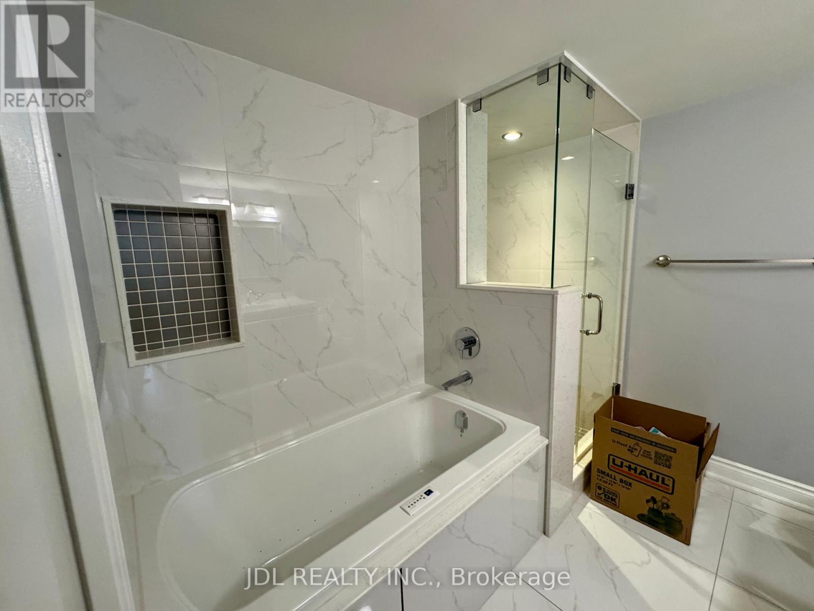 1910 - 45 Kingsbridge Garden Circle, Mississauga, Ontario  L5R 3K4 - Photo 23 - W12149425