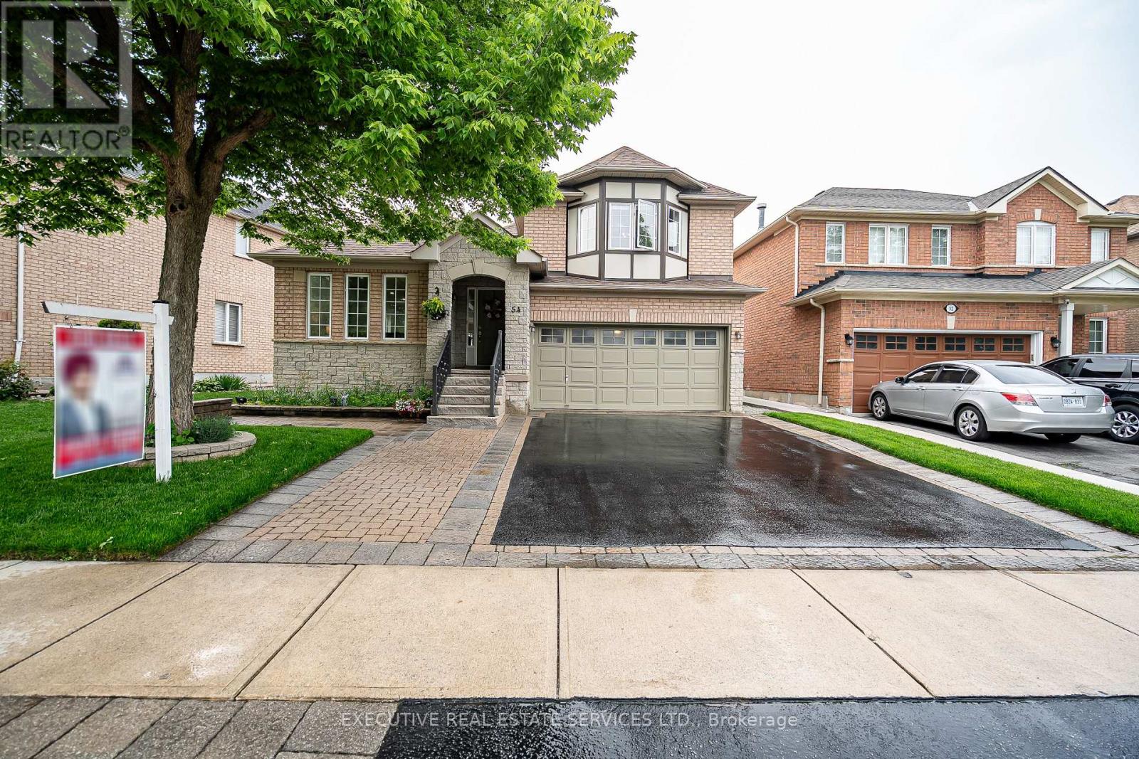 54 Woodvalley Drive, Brampton, Ontario  L7A 1Z3 - Photo 3 - W12204276