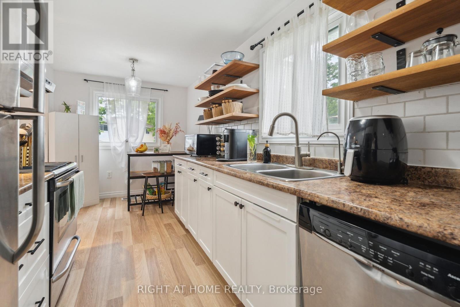 54 Shakespeare Crescent, Barrie, Ontario  L4N 6C1 - Photo 12 - S12204153