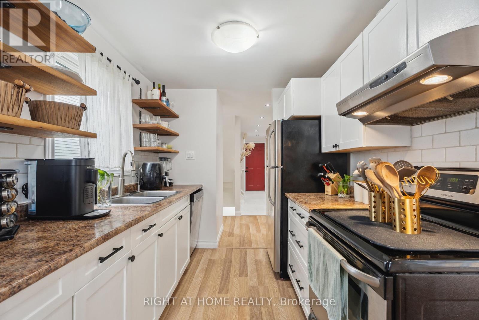 54 Shakespeare Crescent, Barrie, Ontario  L4N 6C1 - Photo 13 - S12204153