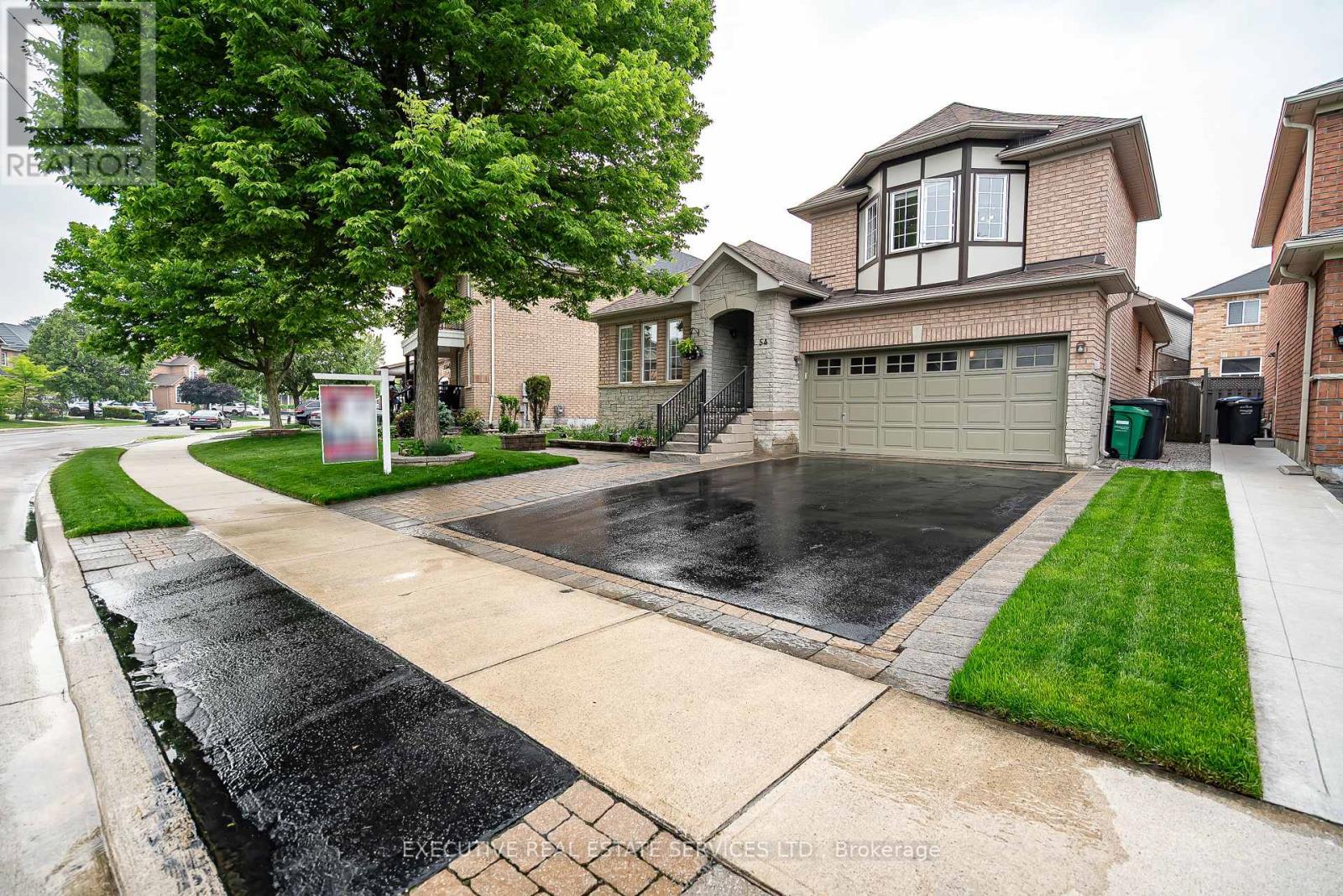 54 Woodvalley Drive, Brampton, Ontario  L7A 1Z3 - Photo 2 - W12204276