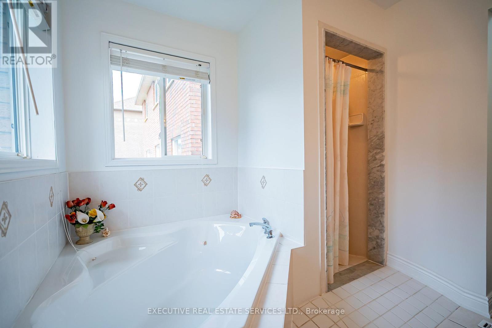 54 Woodvalley Drive, Brampton, Ontario  L7A 1Z3 - Photo 20 - W12204276