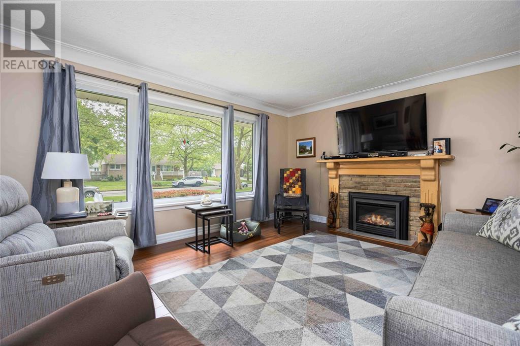 976 Kensington Boulevard, Sarnia, Ontario  N7S 1M8 - Photo 5 - 25014354