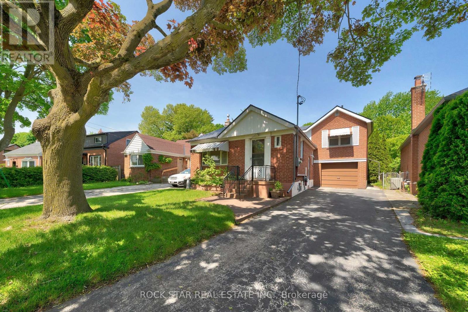 20 Westleigh Crescent, Toronto, Ontario  M8W 3Z7 - Photo 1 - W12197198