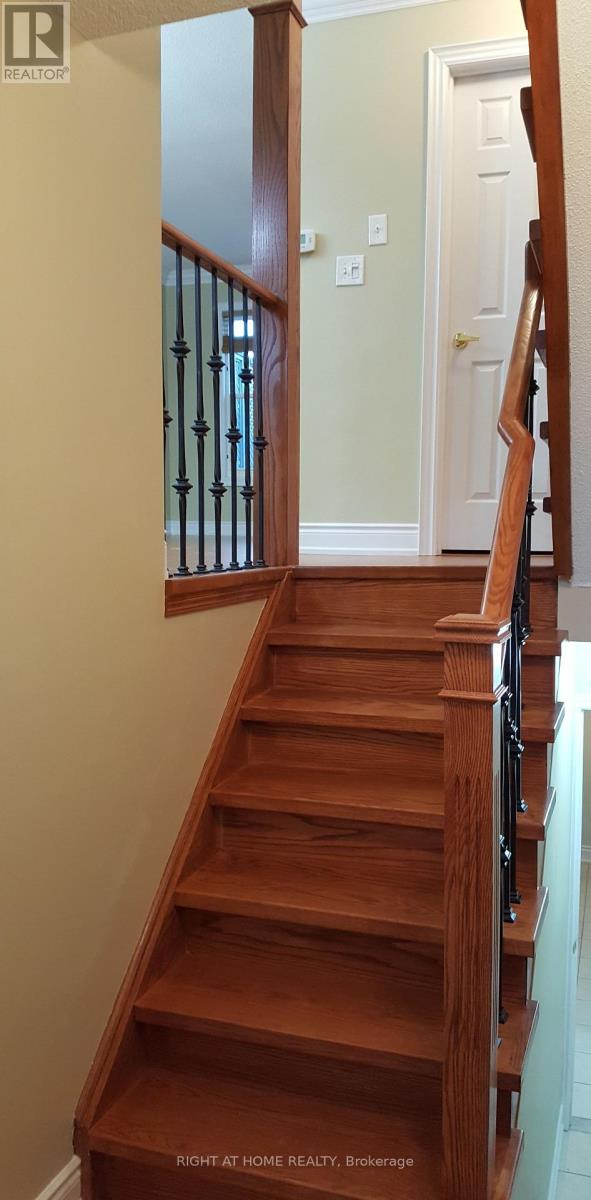 15 Brandy Lane Way, Newmarket, Ontario  L3Y 8P7 - Photo 4 - N12202504