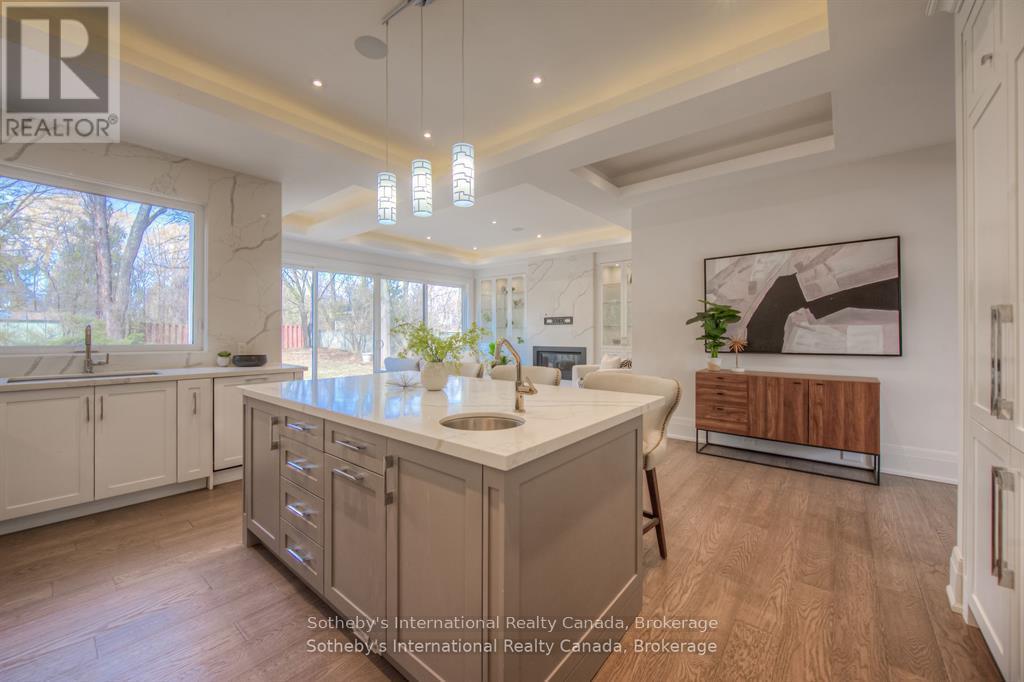 2457 Ventura Drive, Oakville (Wo West), Ontario  L6L 2H5 - Photo 11 - W12204318