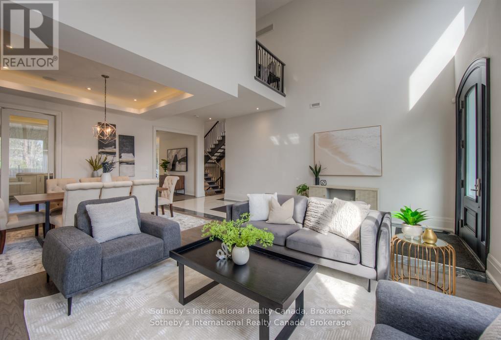 2457 Ventura Drive, Oakville (Wo West), Ontario  L6L 2H5 - Photo 6 - W12204318