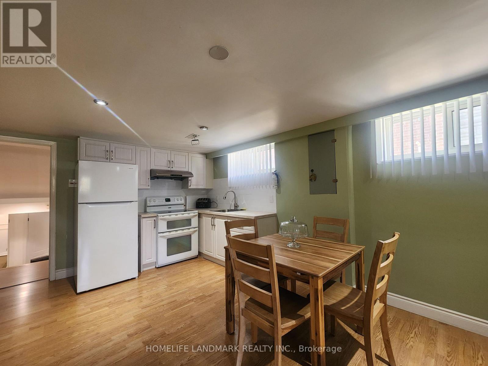 Main & Bsmt - 74 Baroness Crescent, Toronto, Ontario  M2J 3K6 - Photo 2 - C12204282