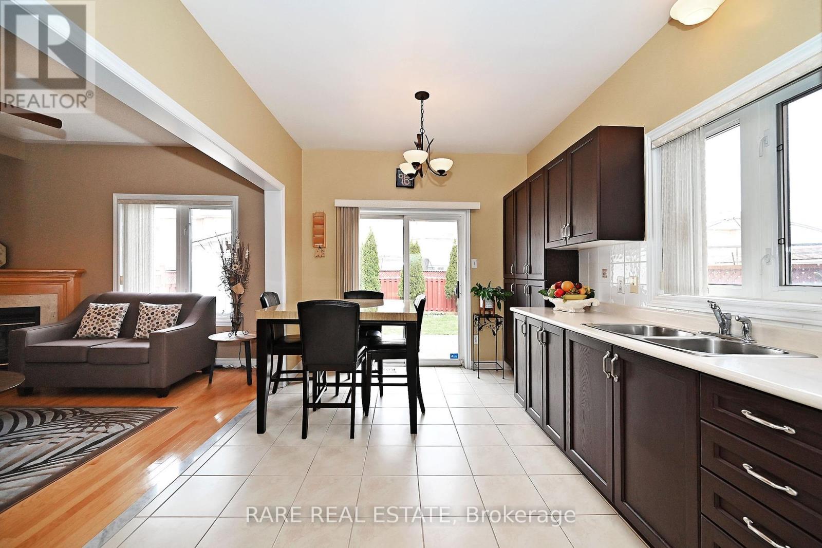 395 Rocca Court, Mississauga (Meadowvale Village), Ontario  L5W 1V1 - Photo 10 - W12204291