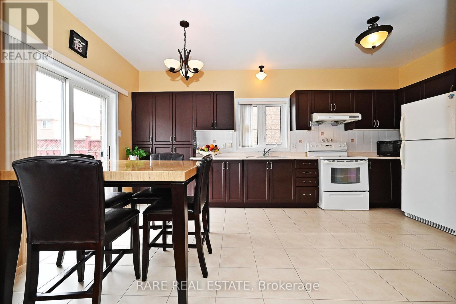 395 Rocca Court, Mississauga (Meadowvale Village), Ontario  L5W 1V1 - Photo 11 - W12204291
