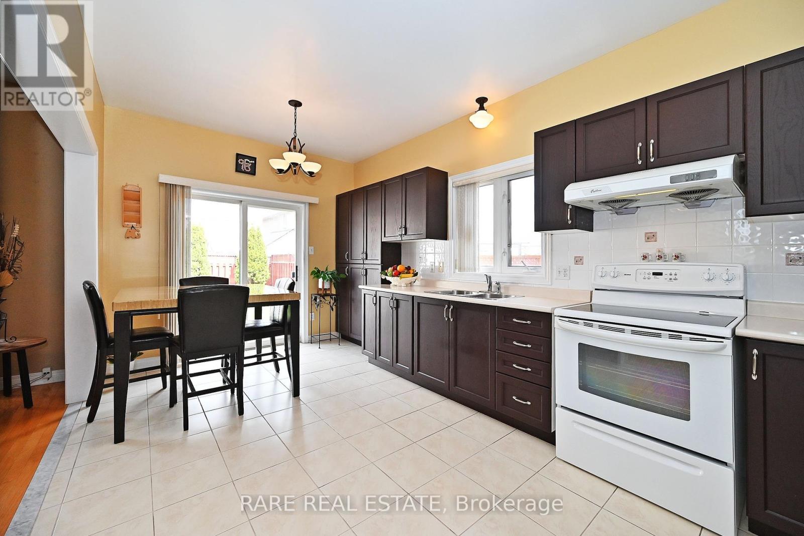 395 Rocca Court, Mississauga (Meadowvale Village), Ontario  L5W 1V1 - Photo 9 - W12204291