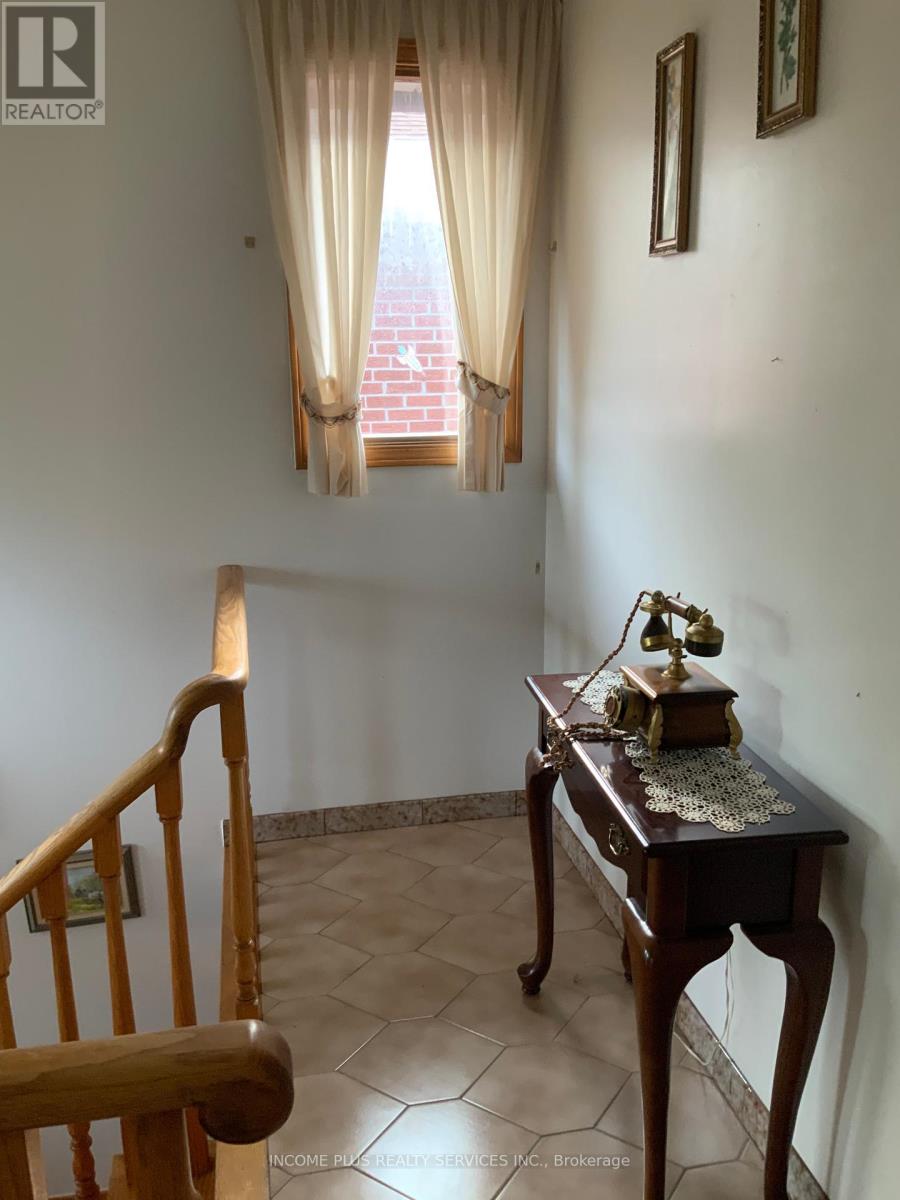 335 Ranee Avenue, Toronto, Ontario  M6A 1N9 - Photo 25 - W12048082