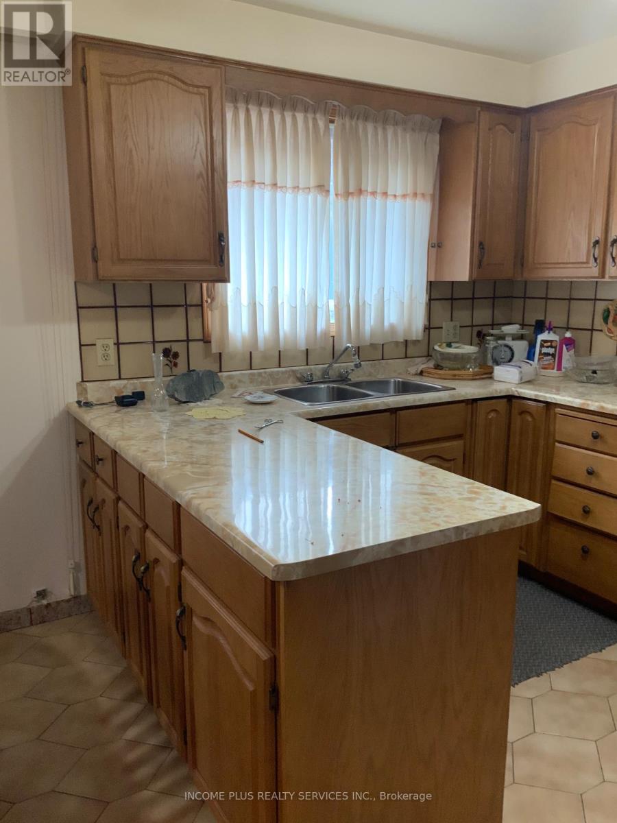 335 Ranee Avenue, Toronto, Ontario  M6A 1N9 - Photo 27 - W12048082