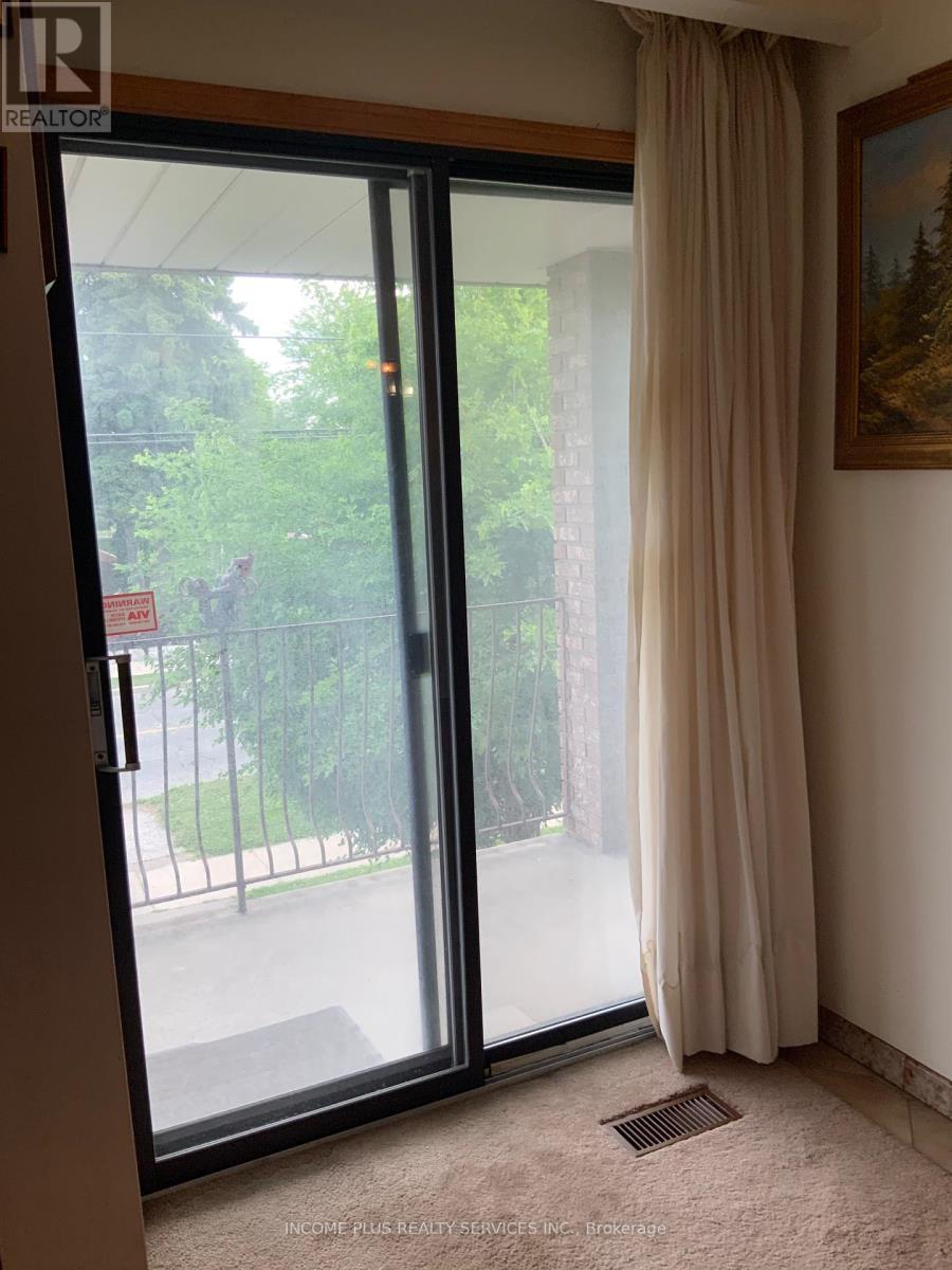 335 Ranee Avenue, Toronto, Ontario  M6A 1N9 - Photo 22 - W12048082