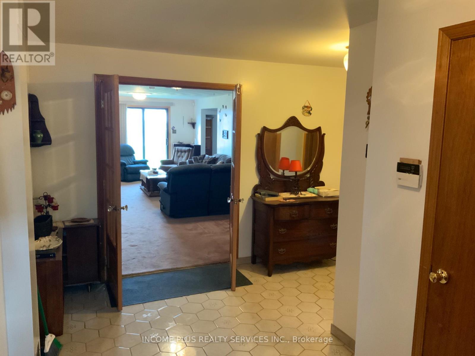 335 Ranee Avenue, Toronto, Ontario  M6A 1N9 - Photo 40 - W12048082