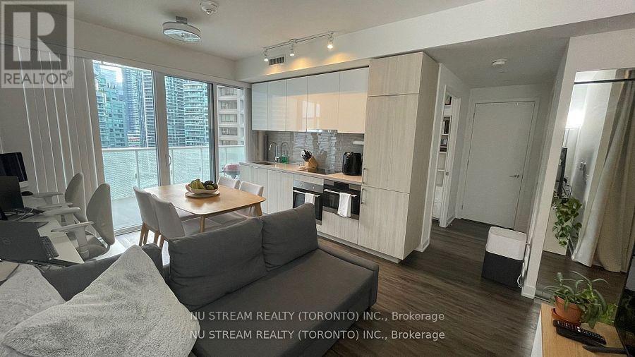 1506 - 15 Queens Quay E, Toronto, Ontario  M5E 0A4 - Photo 2 - C12204330