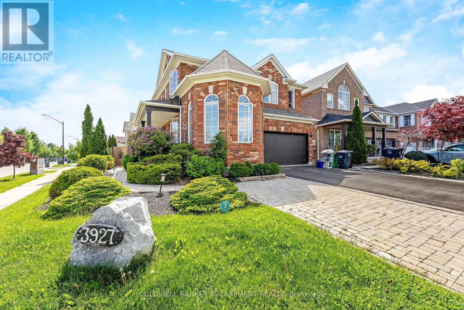 3927 Mayla Drive, Mississauga, Ontario  L5M 7Y9 - Photo 1 - W12204337