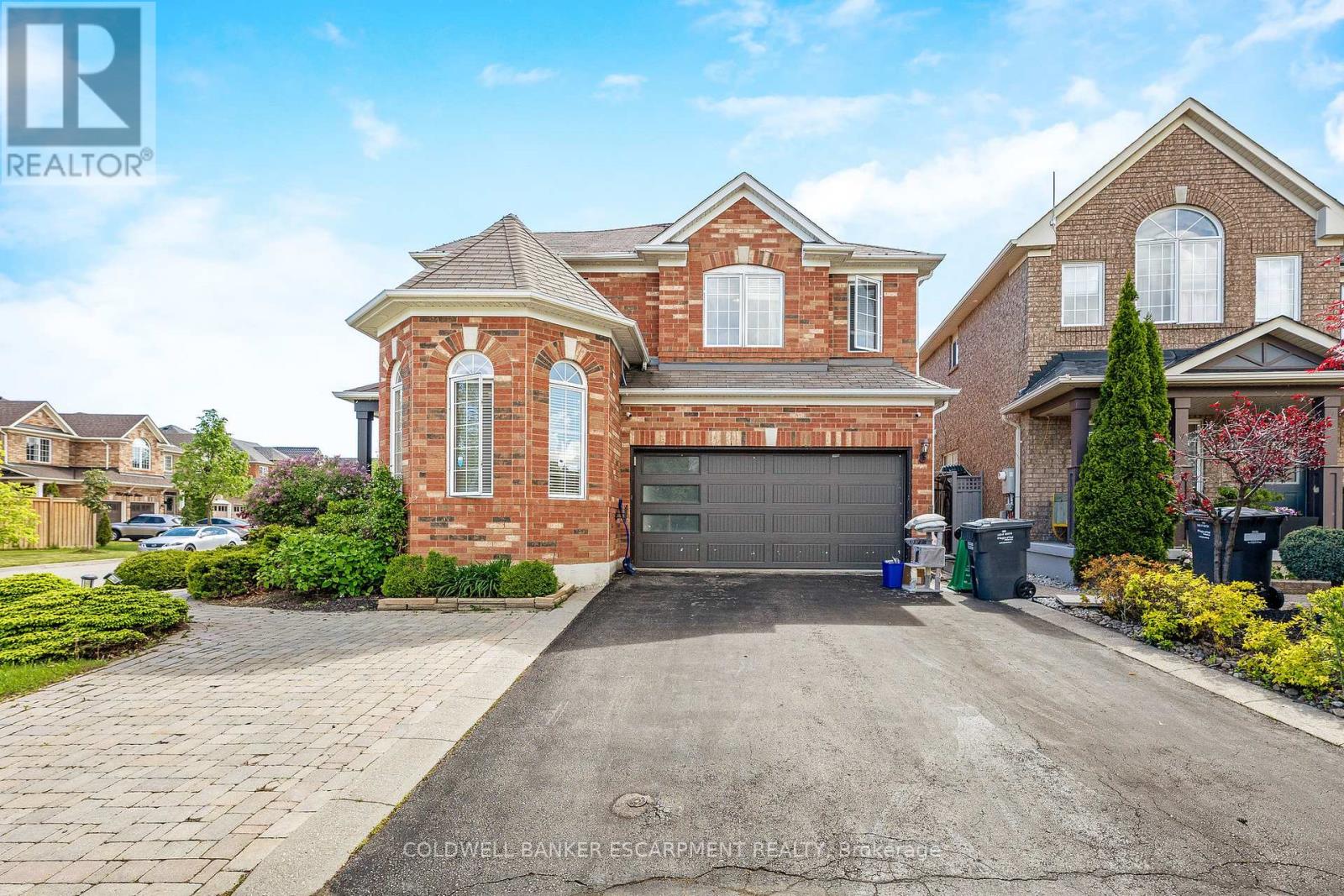 3927 Mayla Drive, Mississauga, Ontario  L5M 7Y9 - Photo 3 - W12204337