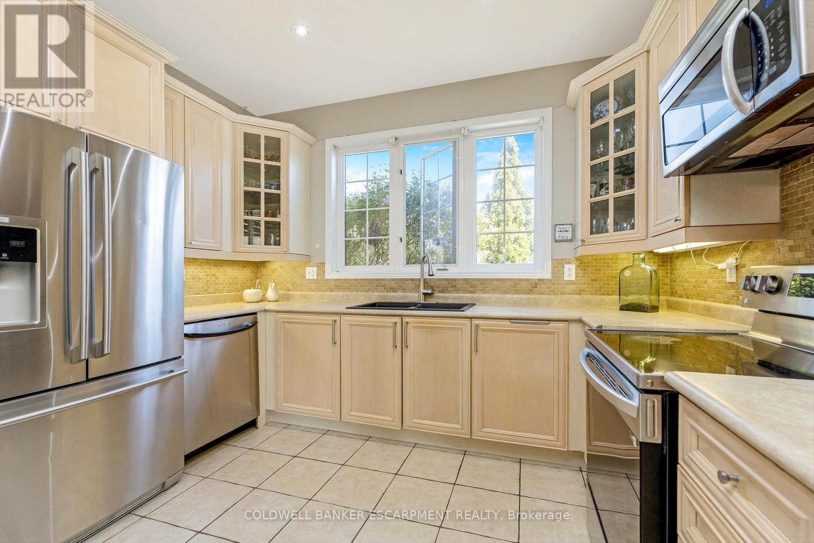 3927 Mayla Drive, Mississauga, Ontario  L5M 7Y9 - Photo 8 - W12204337