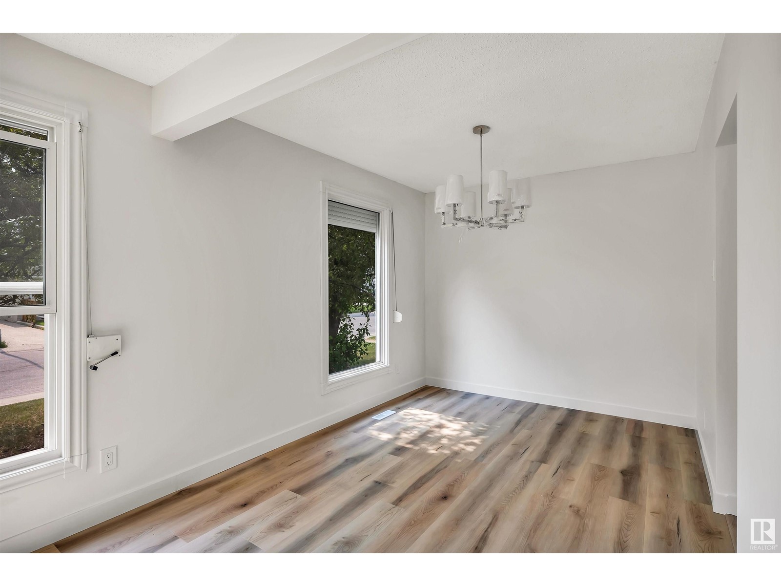 307 Richfield Rd Nw, Edmonton, Alberta  T6K 0A5 - Photo 9 - E4441085