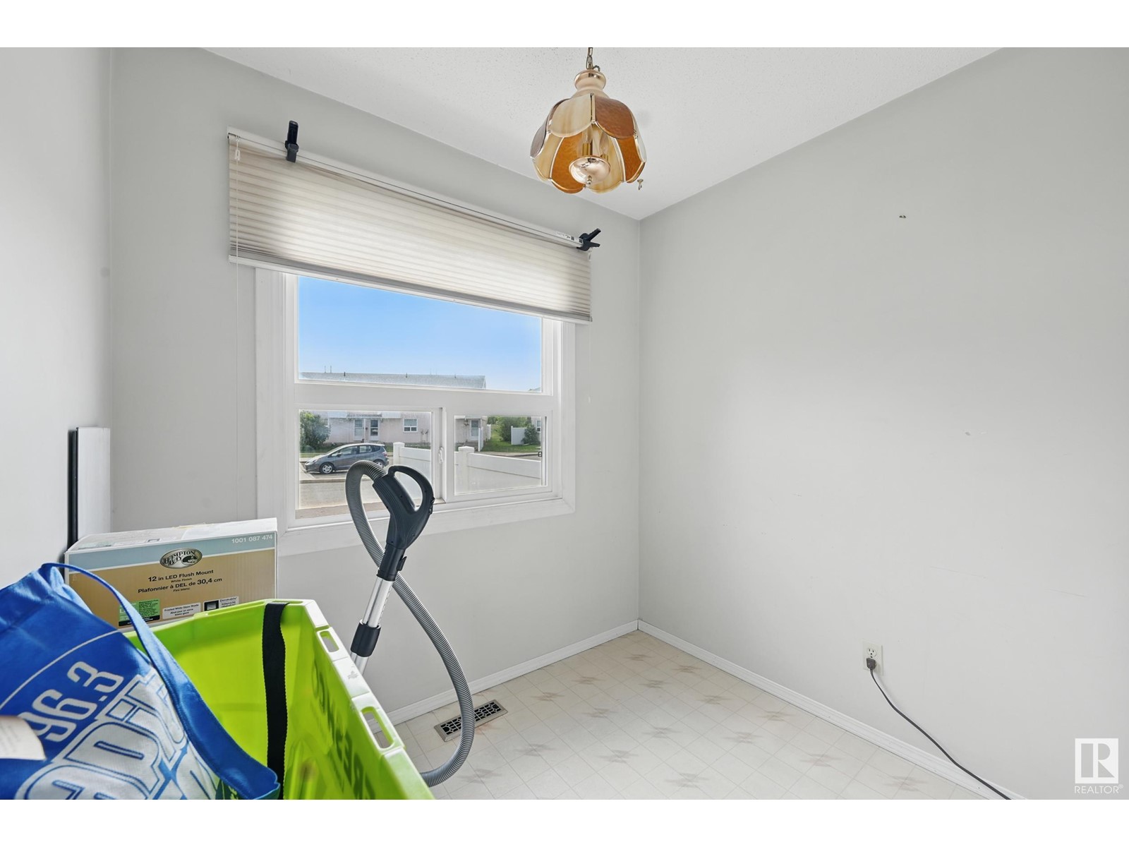 27 Lakewood Vg Nw, Edmonton, Alberta  T6K 2B3 - Photo 7 - E4440626