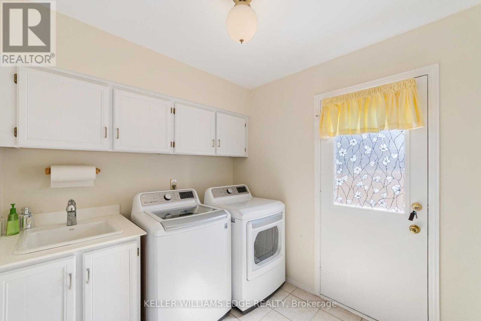 3156 Longmeadow Road, Burlington, Ontario  L7M 2X6 - Photo 6 - W12204341