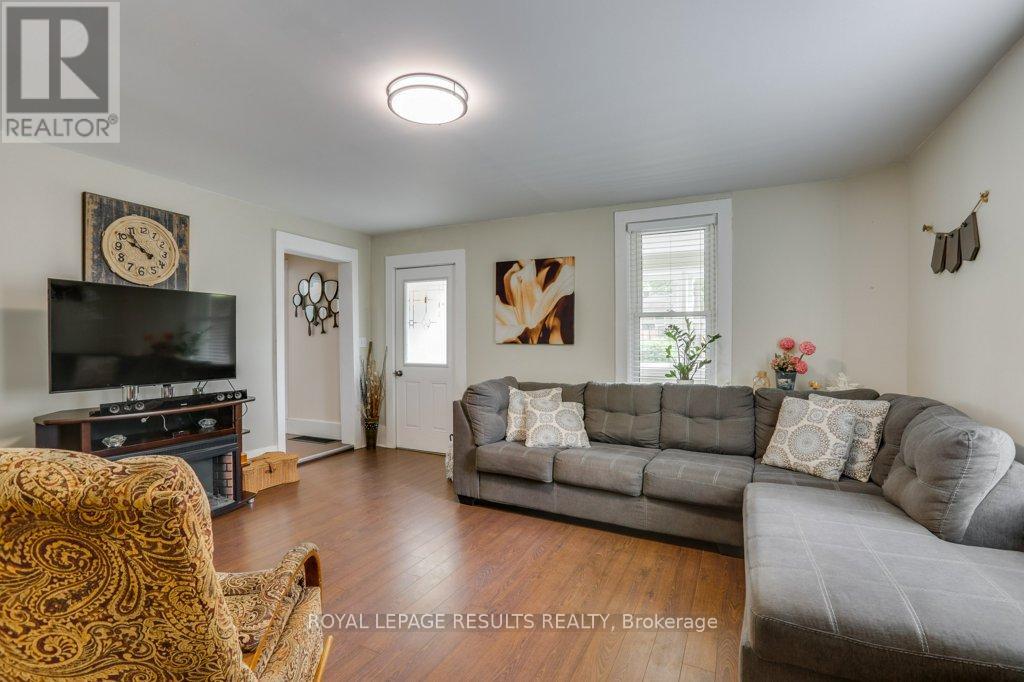 81 Victoria Street, Tillsonburg, Ontario  N4G 3Z5 - Photo 8 - X12204357
