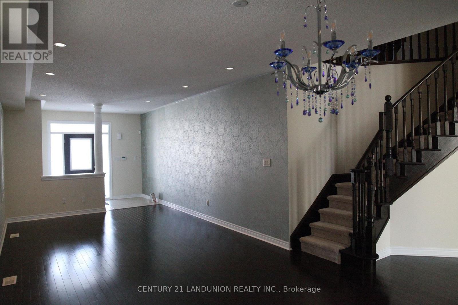11 Herbert Wales Crescent, Markham, Ontario  L6C 0G1 - Photo 3 - N12043098
