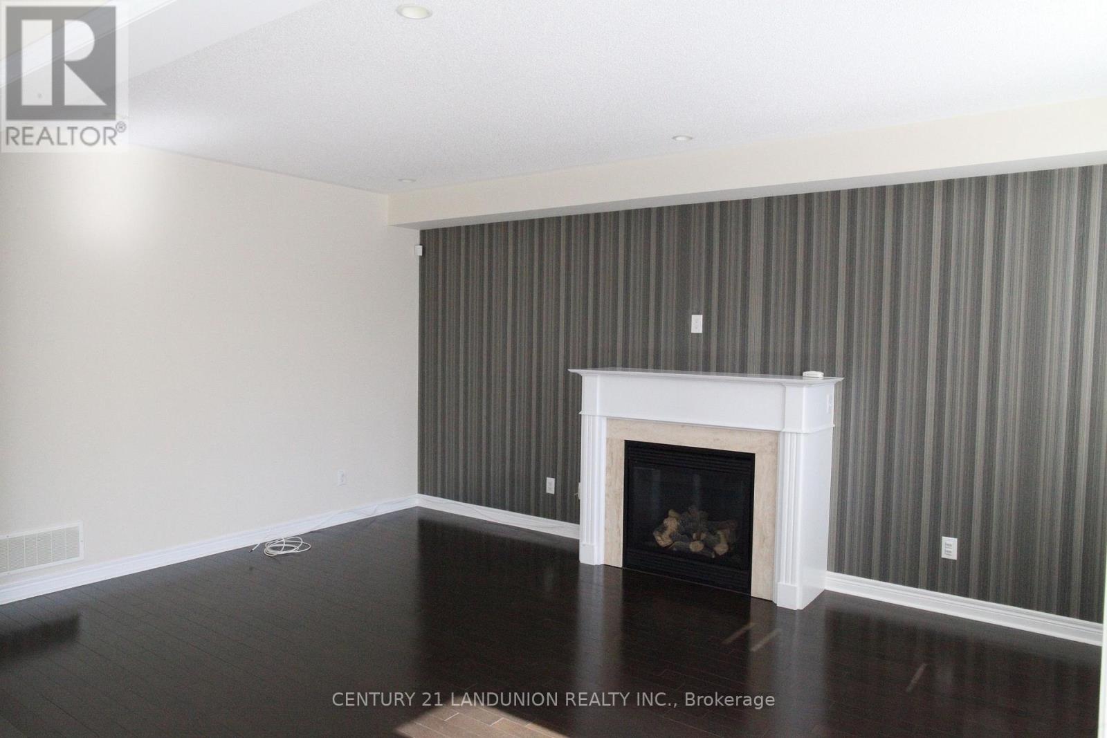 11 Herbert Wales Crescent, Markham, Ontario  L6C 0G1 - Photo 4 - N12043098