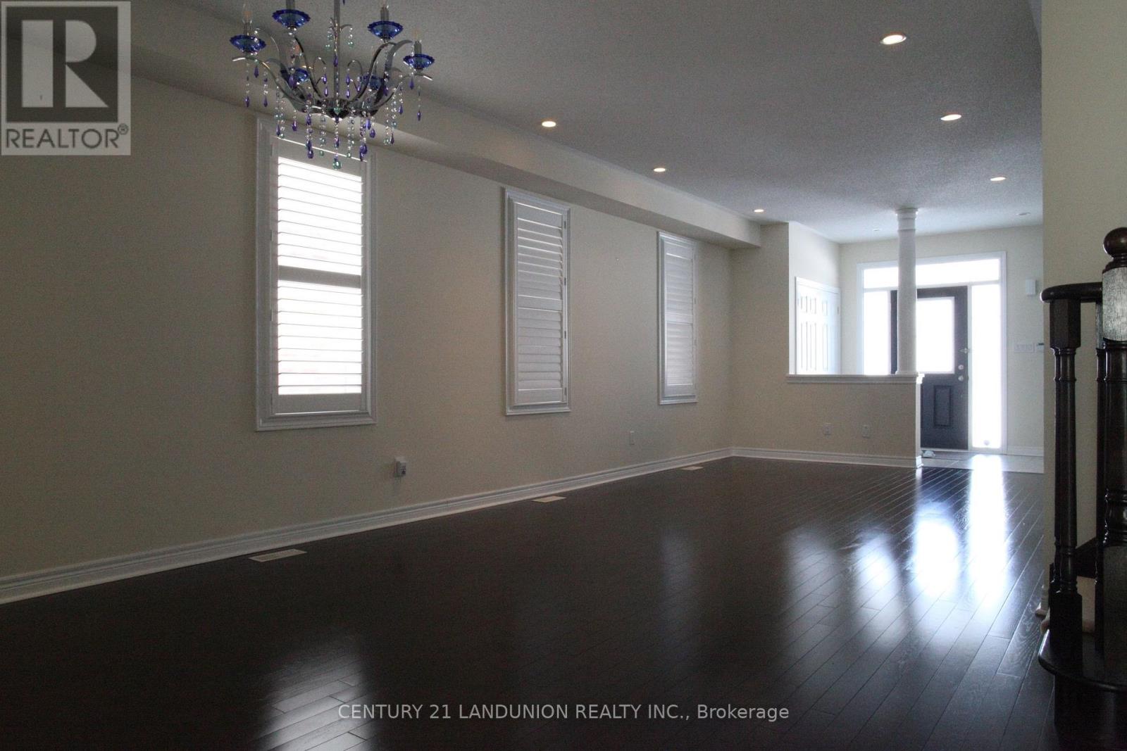 11 Herbert Wales Crescent, Markham, Ontario  L6C 0G1 - Photo 2 - N12043098