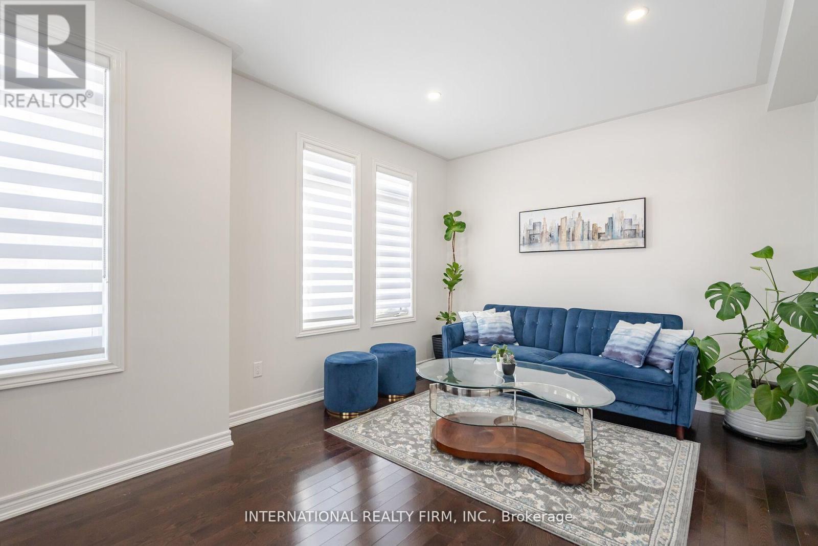 39 Lewis Honey Drive, Aurora, Ontario  L4G 0J4 - Photo 6 - N12090560