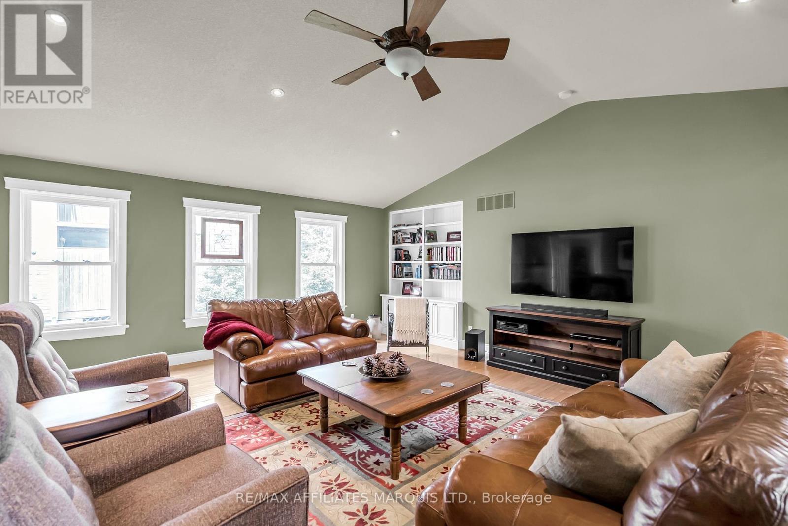 21 Peter Street, North Glengarry, Ontario  K0C 1T0 - Photo 10 - X12204344